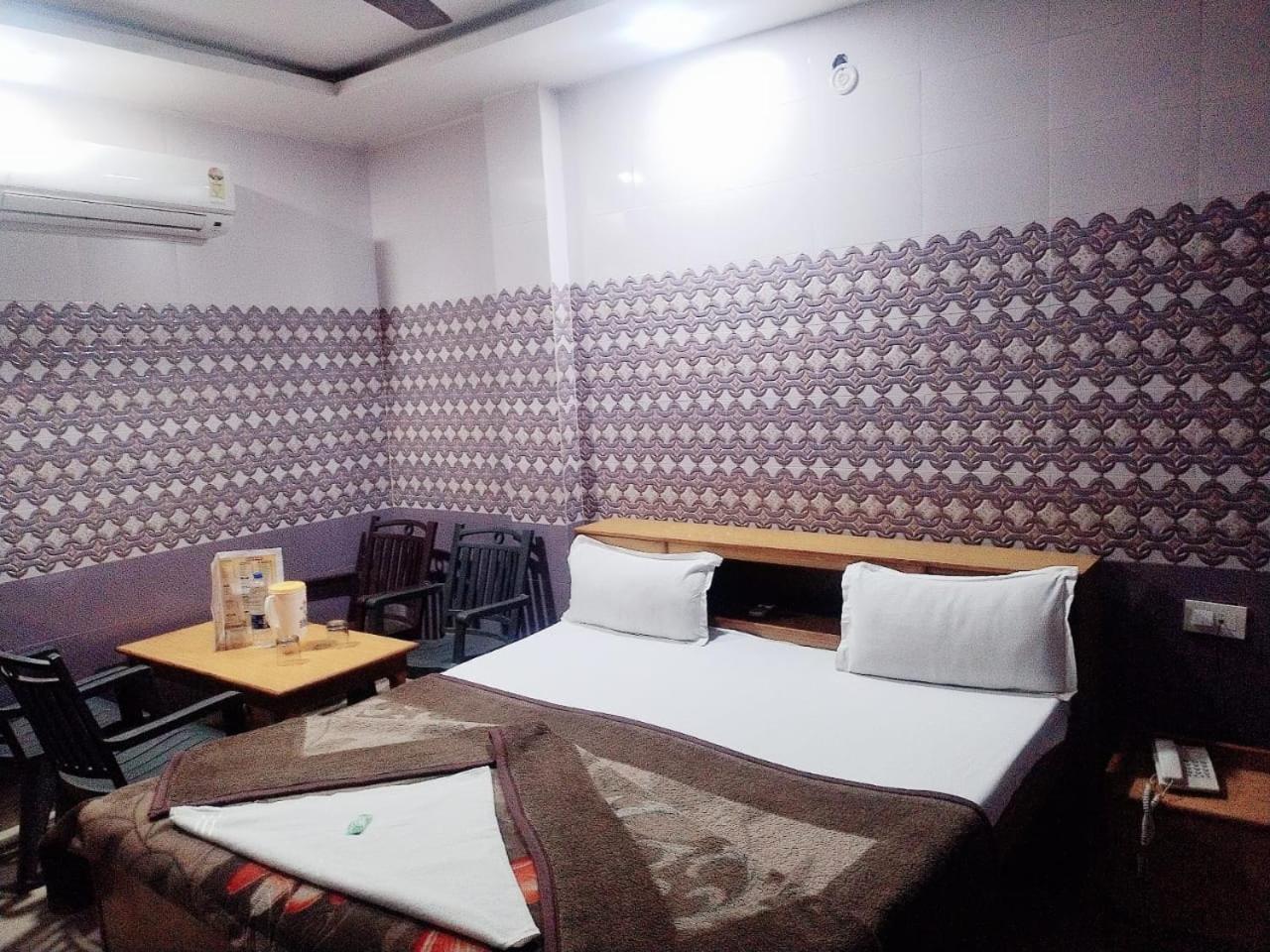 Hotel Vishal Palace 乌纳奥 外观 照片