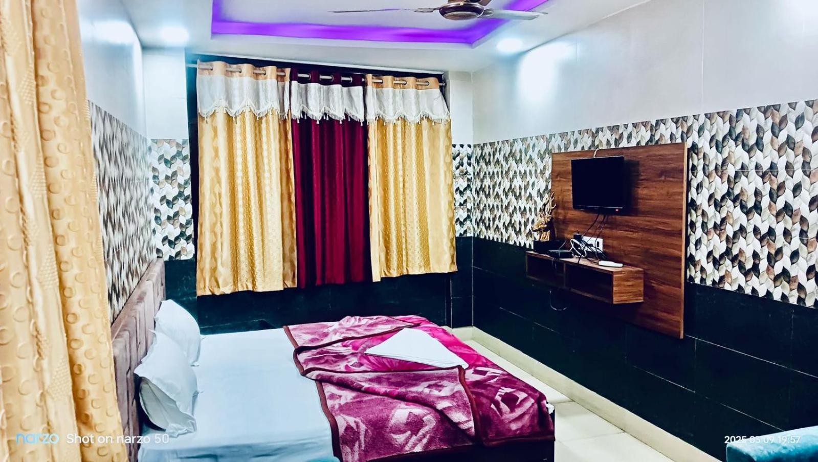 Hotel Vishal Palace 乌纳奥 外观 照片